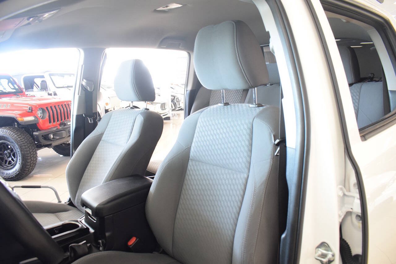 Used 2021 Toyota Tacoma SR AWD/4WD image 40