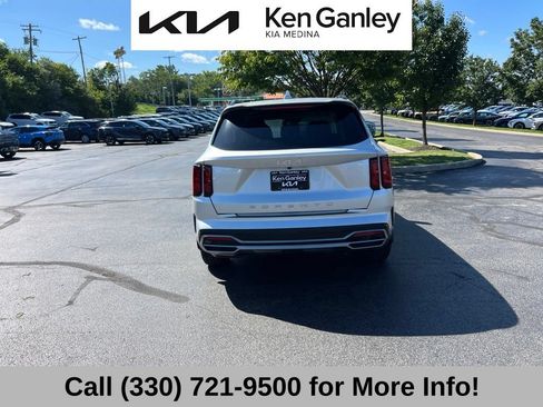 Certified 2022 Kia Sorento S w/ Panoramic Sunroof Package FWD image 7