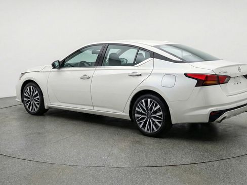 Used 2025 Nissan Altima 2.5 SV FWD image 6