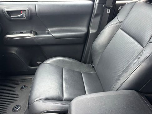 Used 2022 Toyota Tacoma Limited AWD/4WD image 12