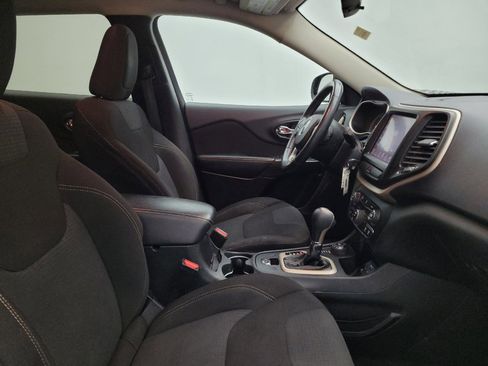 Used 2016 Jeep Cherokee Latitude w/ Cold Weather Group image 21