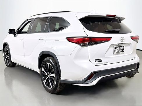 Used 2022 Toyota Highlander XSE image 6