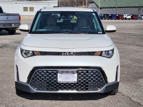 Used 2023 Kia Soul EX image 2