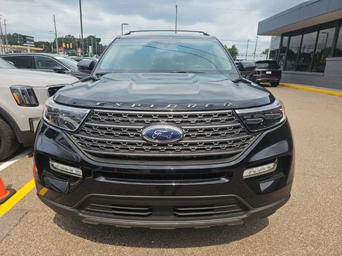 Used 2023 Ford Explorer XLT w/ Equipment Group 202A AWD/4WD image 7