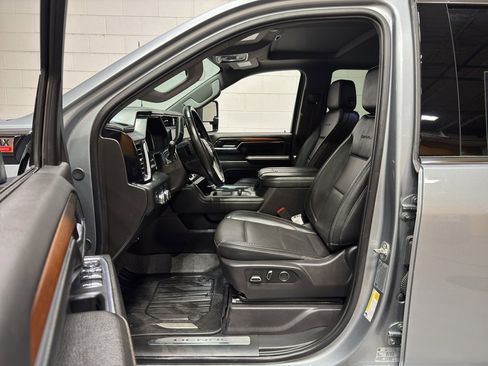 Used 2025 GMC Sierra 3500 Denali w/ Denali Reserve Package image 19