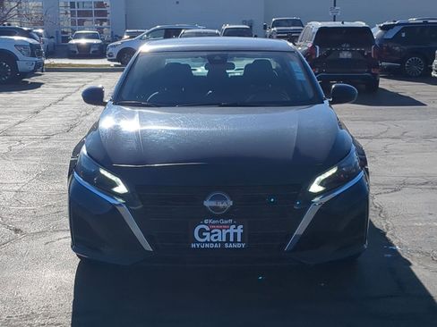 Used 2023 Nissan Altima 2.5 SV image 11