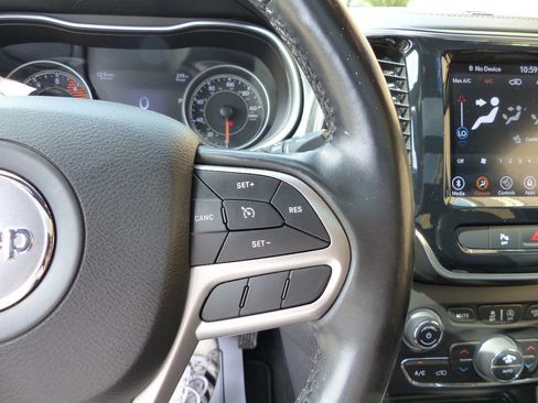 Used 2020 Jeep Cherokee High Altitude AWD/4WD image 27