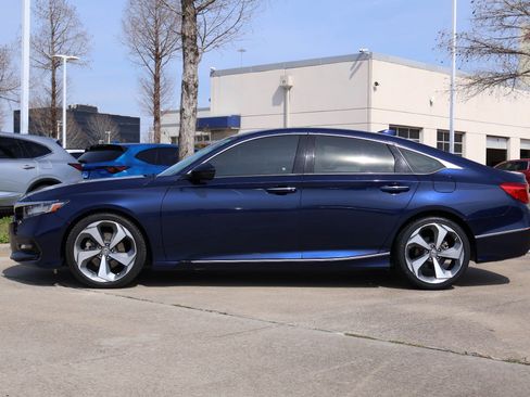 Used 2020 Honda Accord Touring image 3