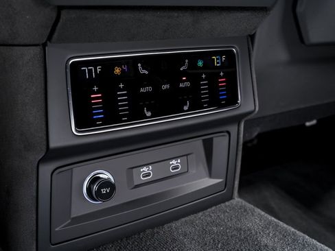 Used 2025 Lamborghini Urus SE image 33