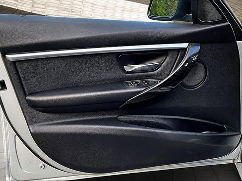 Used 2017 BMW 330i Sedan image 18