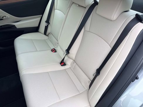 Used 2025 Lexus ES 350 w/ Premium Package image 12