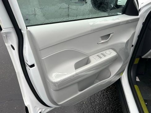 New 2026 Hyundai Kona SE AWD/4WD image 9