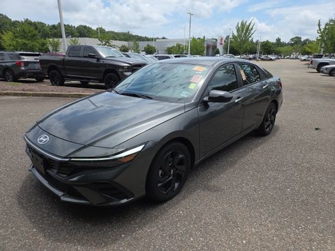 Used 2026 Hyundai Elantra Sport FWD image 7