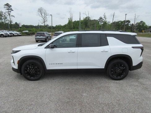 New 2026 Chevrolet Traverse LT w/ Midnight/Sport Edition FWD image 8