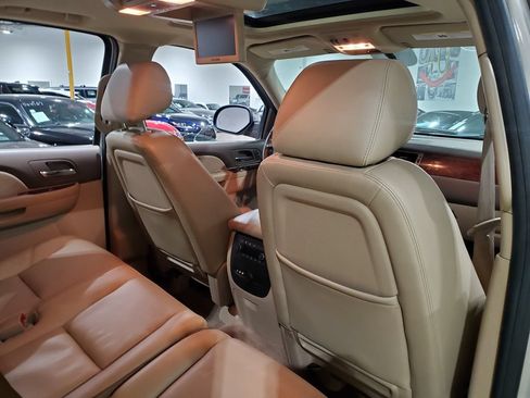 Used 2011 Chevrolet Suburban LTZ AWD/4WD image 23