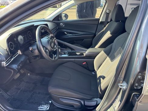 Used 2024 Hyundai Elantra SEL w/ Convenience Package image 18