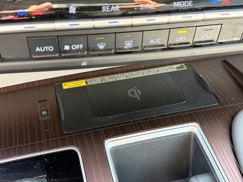 Used 2022 Toyota Sienna XLE w/ XLE Plus Package FWD image 35