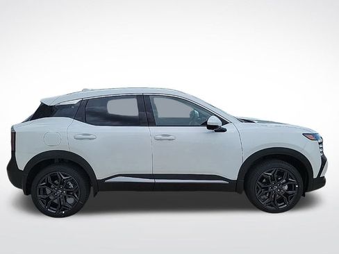 New 2025 Nissan Kicks SR w/ SR Premium Package image 6