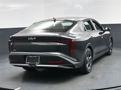 New 2025 Kia K4 LXS image 10