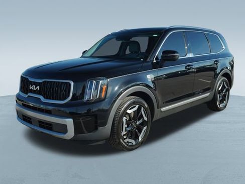 Used 2024 Kia Telluride EX w/ EX Captain's Chair Package image 3