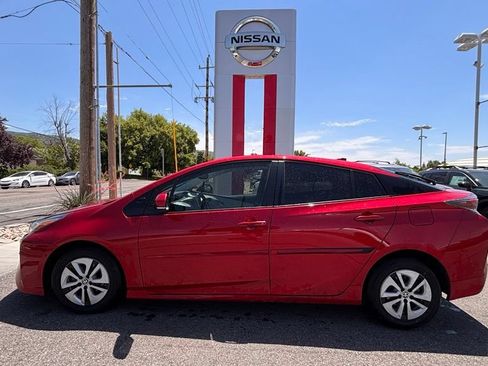 Used 2018 Toyota Prius Four w/ Advanced Technology Package FWD image 1