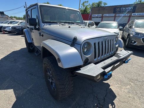 Used 2016 Jeep Wrangler Unlimited Sahara w/ Dual Top Group AWD/4WD image 3