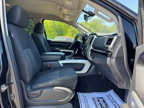 Used 2017 Nissan Titan PRO-4X AWD/4WD image 18