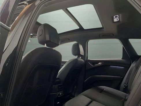 Used 2024 Audi Q4 e-tron Premium w/ Convenience Package image 27