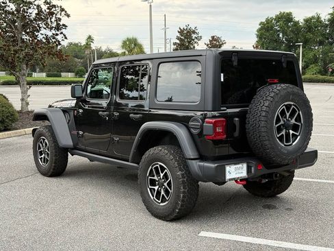Used 2024 Jeep Wrangler Unlimited Rubicon AWD/4WD image 3