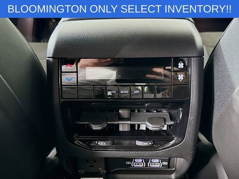 New 2025 Jeep Grand Cherokee L Laredo image 24