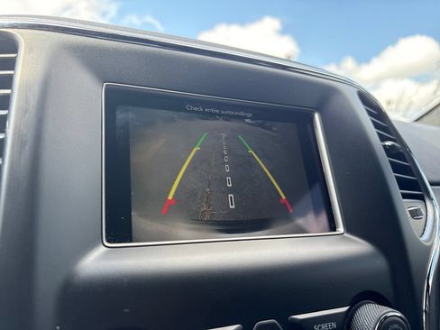 Used 2020 Jeep Grand Cherokee Laredo RWD image 17