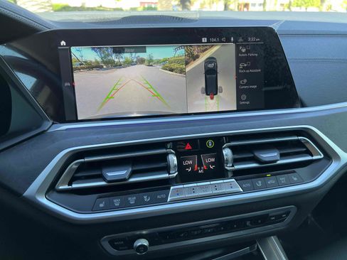 Used 2022 BMW X7 xDrive40i w/ Premium Package image 54