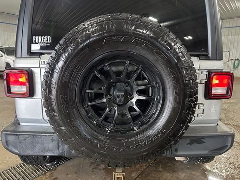 Used 2022 Jeep Wrangler Unlimited Sport image 39