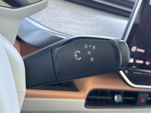 Used 2025 Volkswagen ID. Buzz 1st Edition image 24