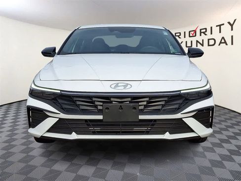 Certified 2025 Hyundai Elantra Sport image 2