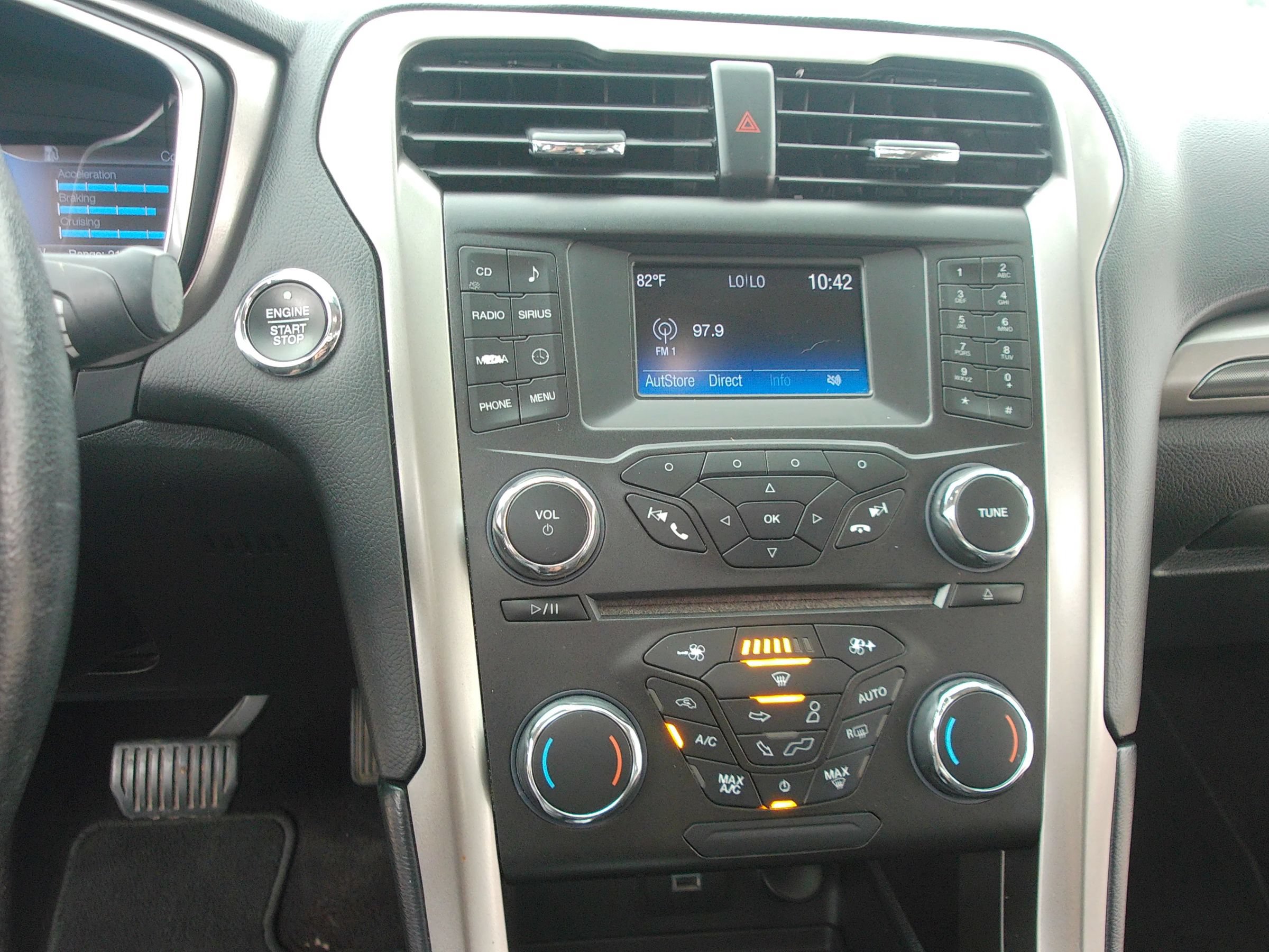 Used 2017 Ford Fusion SE w/ Equipment Group 601A FWD image 19