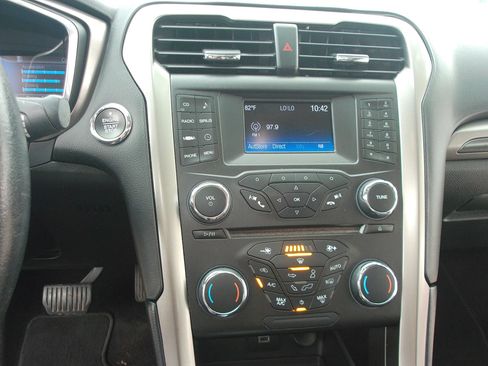 Used 2017 Ford Fusion SE w/ Equipment Group 601A FWD image 19
