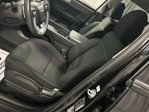 Used 2025 Hyundai Santa Fe SE FWD image 10