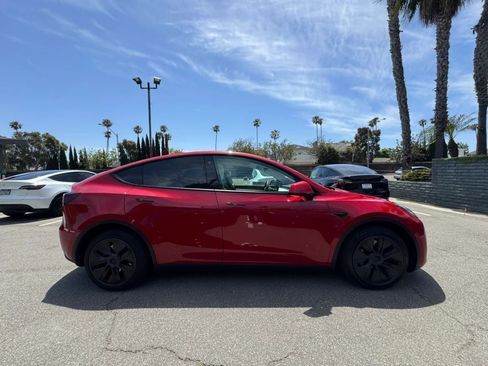 Used 2022 Tesla Model Y Long Range AWD/4WD image 11