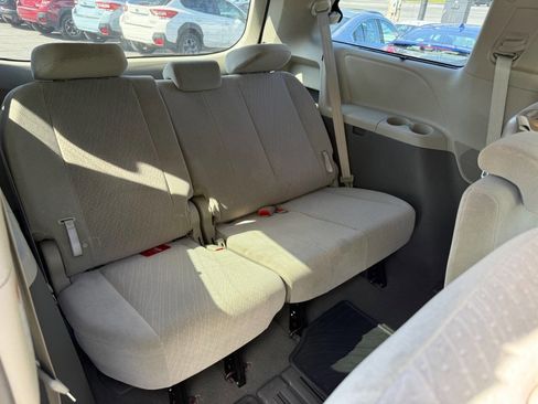 Used 2019 Toyota Sienna LE image 12