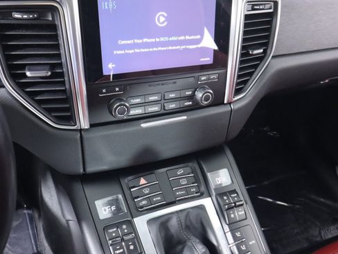 Used 2017 Porsche Macan S image 15