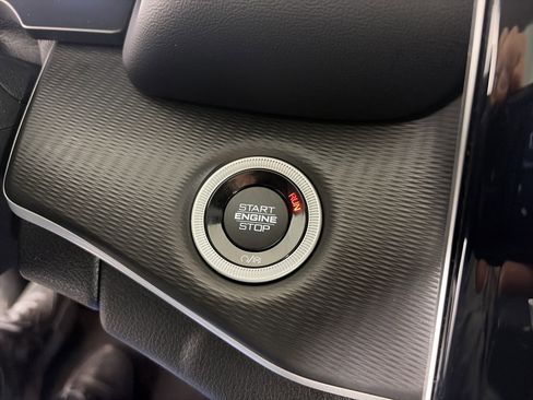 Used 2023 Jeep Grand Cherokee Laredo w/ Luxury Tech Group I image 12