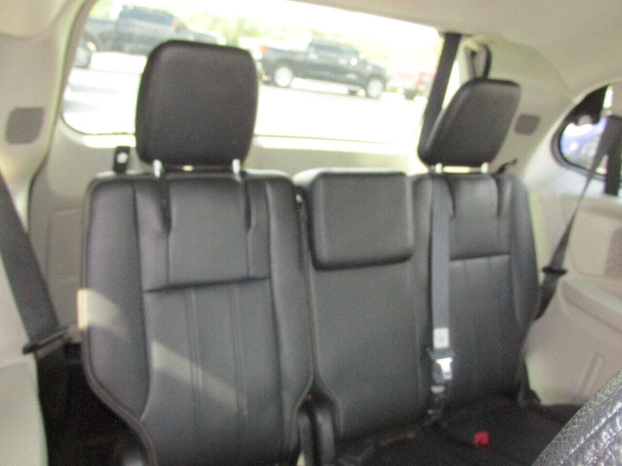 Used 2015 Chrysler Town & Country Touring w/ Driver Convenience Group FWD image 25