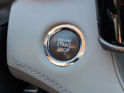 Used 2023 Toyota Highlander XLE image 18