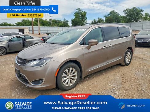 Used 2017 Chrysler Pacifica Touring-L FWD image 1