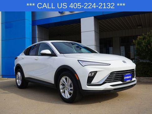 Used 2025 Buick Envista Preferred image 2