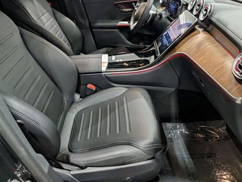 Used 2025 Mercedes-Benz GLC 300 4MATIC image 22