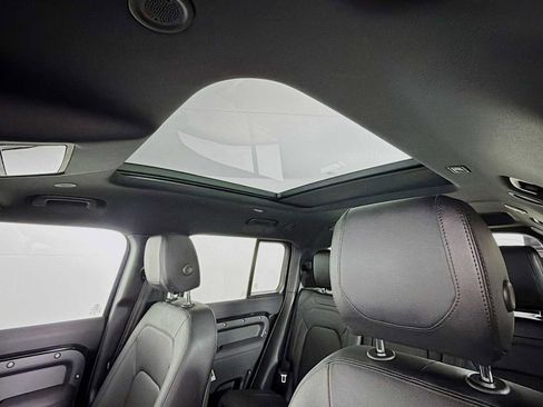 Used 2023 Land Rover Defender 130 SE image 13