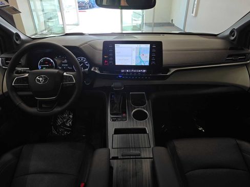 Certified 2024 Toyota Sienna Platinum AWD/4WD image 10