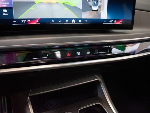 Certified 2023 BMW 760i xDrive w/ Luxury Rear Seating Package image 18